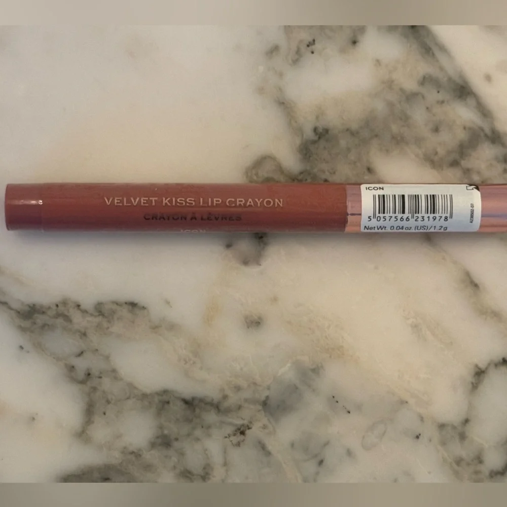 New! Revolution velvet kiss lip crayon - Icon